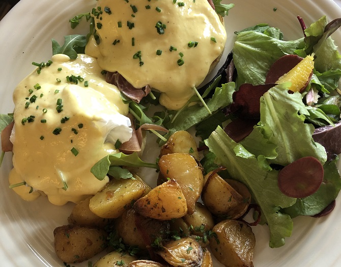 FC eggs benedict 670x530 1