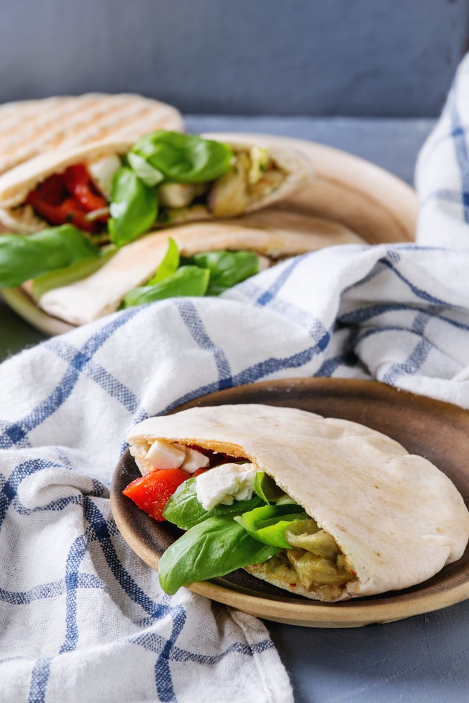 Pita bread sandwiches with vegetables